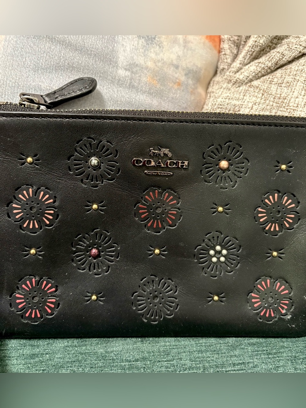 Coach Large Leather Wallet With Floral Print Black/Red Classic Style - Picture 2 of 6